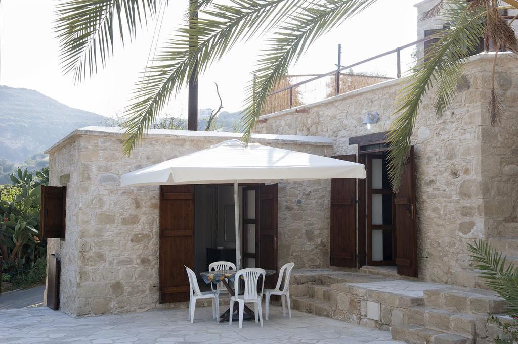 Palm Tree Oriental House And Homestay Polis Exterior photo