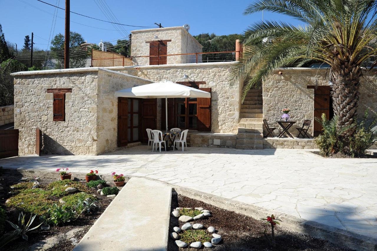 Palm Tree Oriental House And Homestay Polis Exterior photo